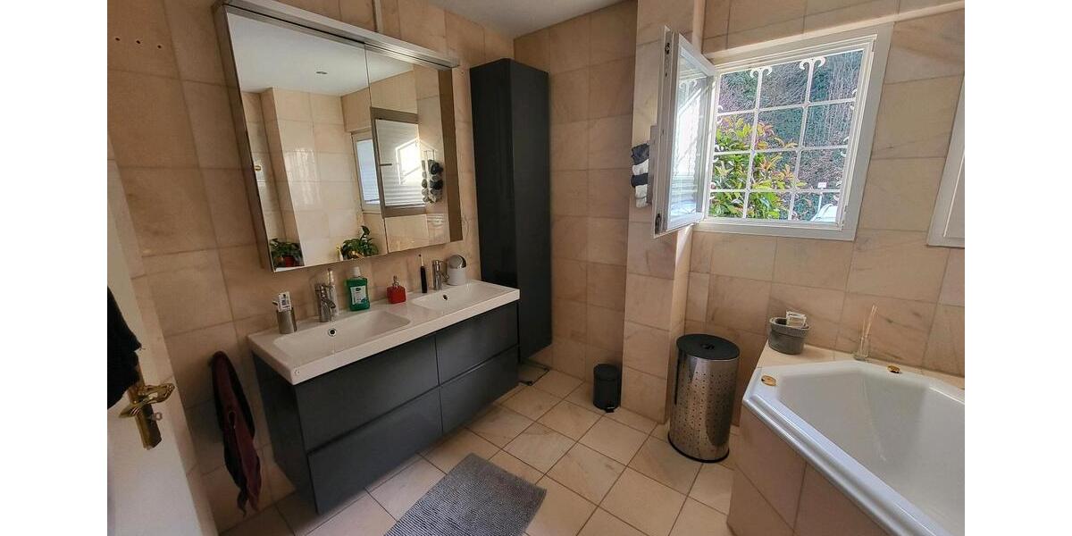 Einfamilienhaus mit Einliegerwohnung in Rheinhöhenlage 8 zimmer