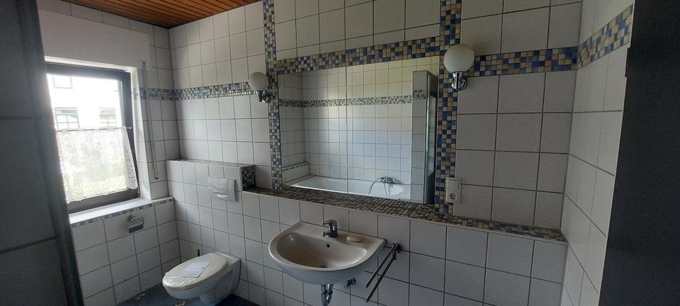 Etagenwohnung Rengsdorf - 4 Zimmer, 127 m&sup2;, 1.150&euro; | Angebot:26679536