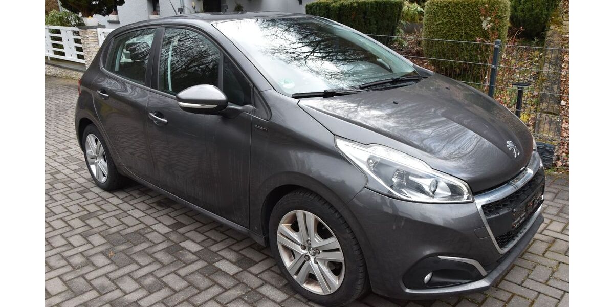 Peugeot 208 157.300 km 5.900 &euro; Trimbs 56753
