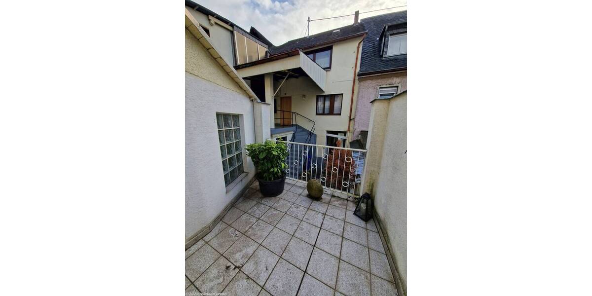 Mehrfamilienhaus mit Ladenlokal, Garagen und Garten zentral in Koblenz-Neuendorf 1 zimmer