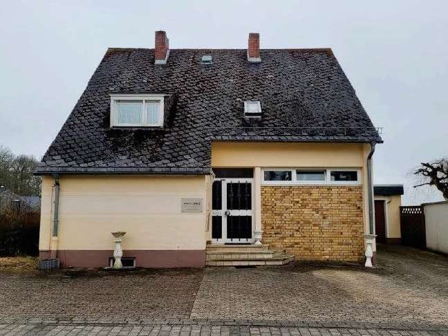 Einfamilienhaus Emmelshausen - 7 Zimmer, 193 m&sup2;, 230.000&euro; | Angebot:25821061