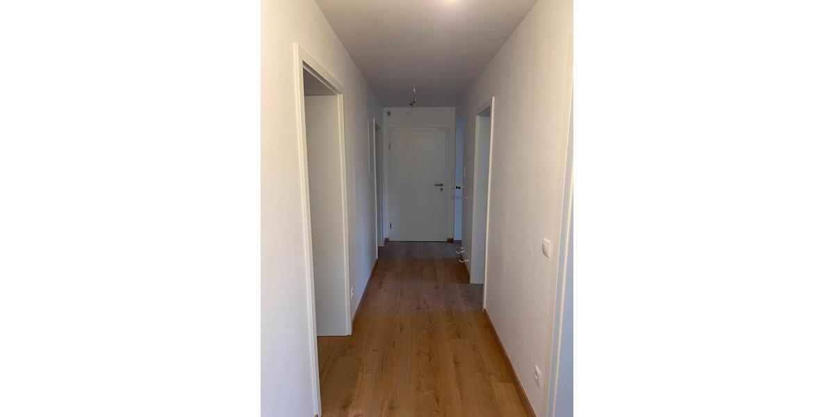 Erstbezug nach Sanierung - Großzügige 4-Zimmer-Wohnung DG 4 zimmer