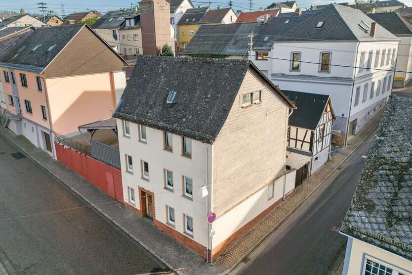 Haus zum Kaufen in Holzappel 130.000 € 198 m²