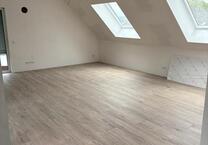 Moderne 2-Zimmer-Dachgeschoßwohnung (KfW 55)