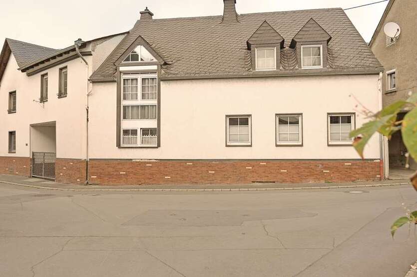 Haus zum Kaufen in Thür 385.000 € 235 m²