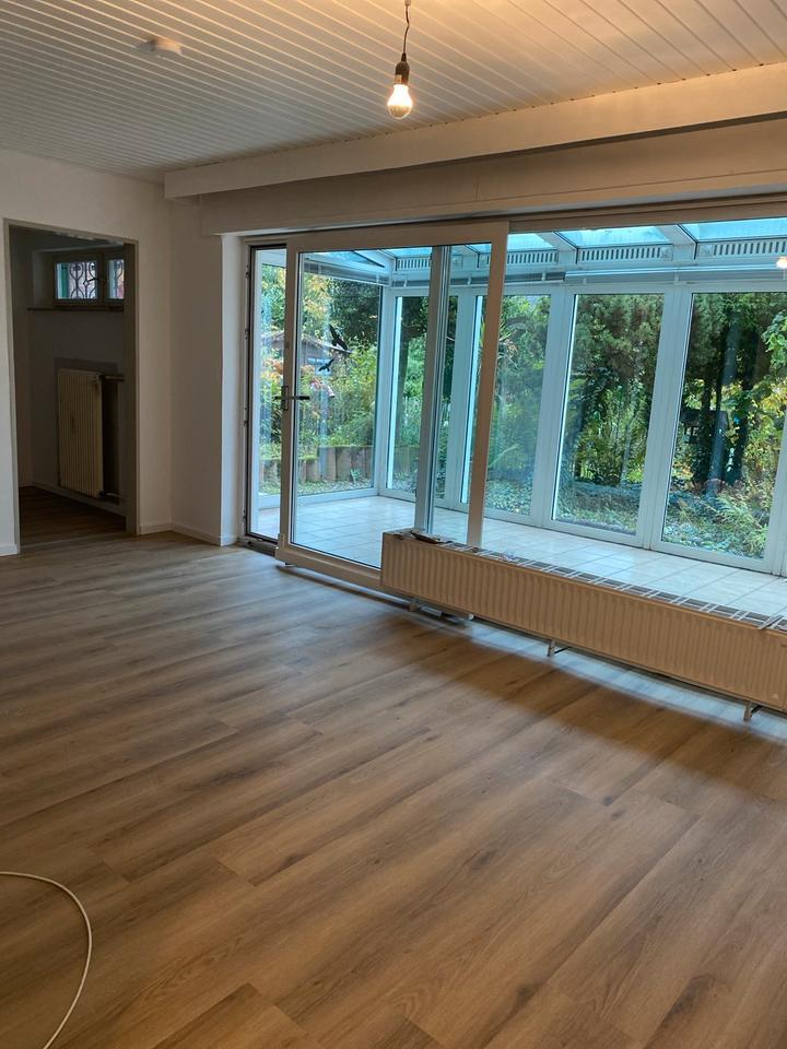 Helle frisch renovierte 2,5 ZKB Wohnung zu vermieten zimmer