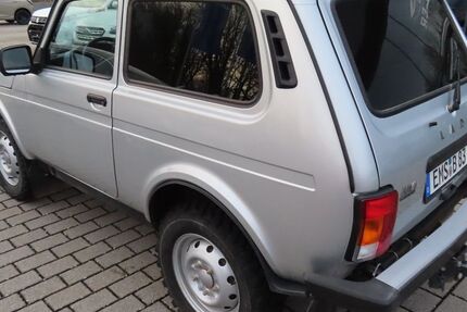 Lada Niva 9.240 km 14.890 &euro; Herschbach 56414