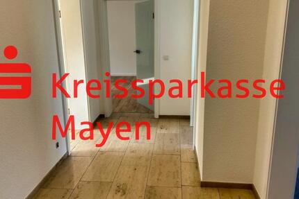 Stilvolle 4-Zimmer-Mietwohnung mit Balkon und Garage – frisch modernisiert zimmer