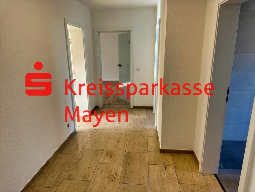 Stilvolle 4-Zimmer-Mietwohnung mit Balkon und Garage – frisch modernisiert zimmer