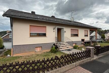 Haus Gückingen - 6 Zimmer, 136 m&sup2;, 330.000&euro; | Angebot:27002023