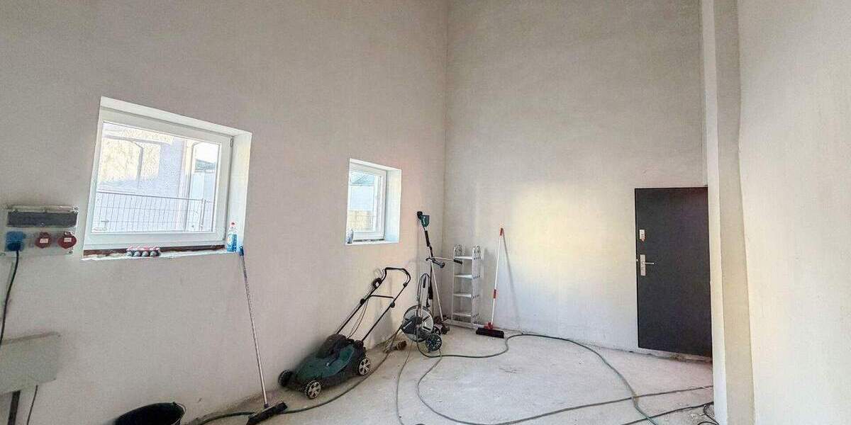 Große, sanierte Lagerhalle mit zusätzlicher anliegender Hallenfläche auf einem Industriegelände! zimmer