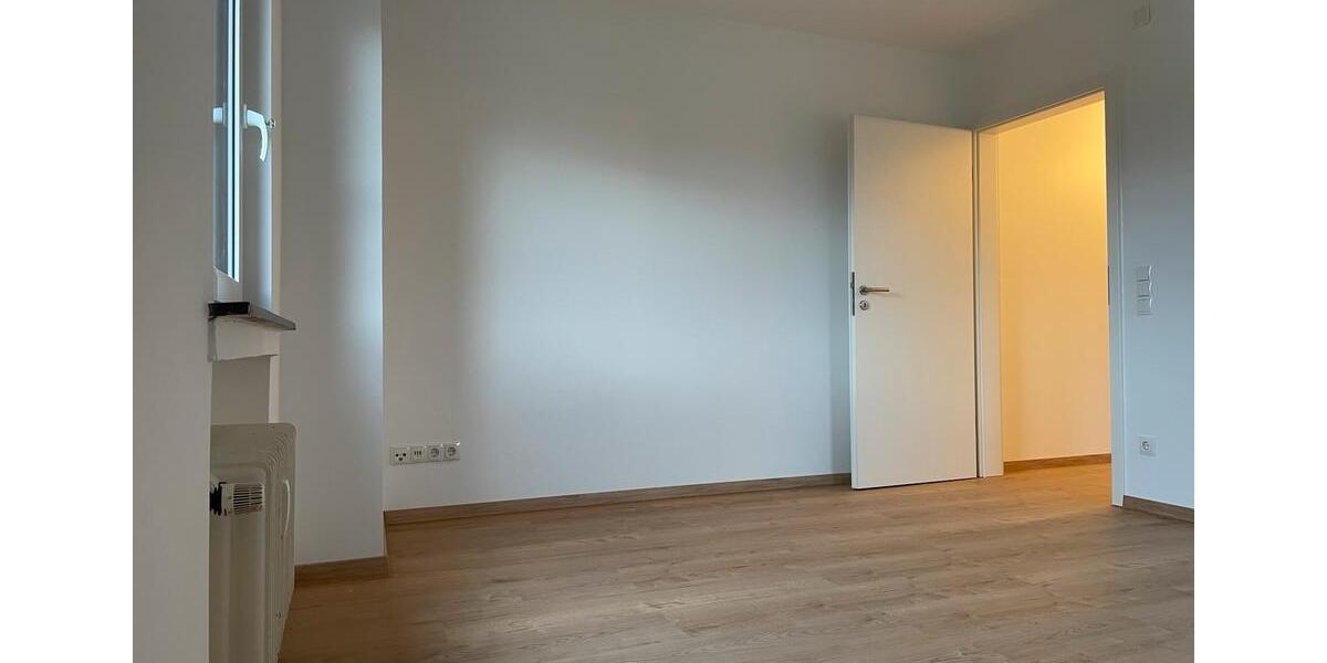 Erstbezug nach Sanierung - Großzügige 4-Zimmer-Wohnung DG 4 zimmer