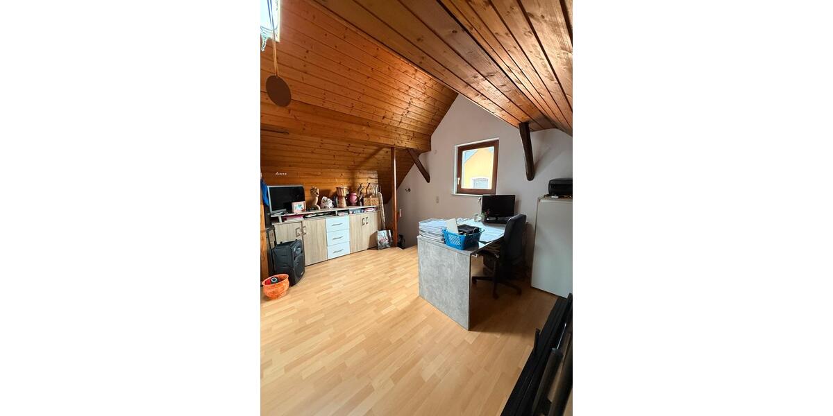 Reihenhaus Gückingen - 7 Zimmer, 180 m&sup2;, 280.000&euro; | Angebot:27066463