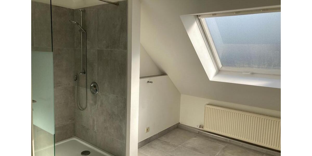 Provisionsfrei: Vielseitiges Wohnhaus mit 3 separaten Eingängen 11 zimmer