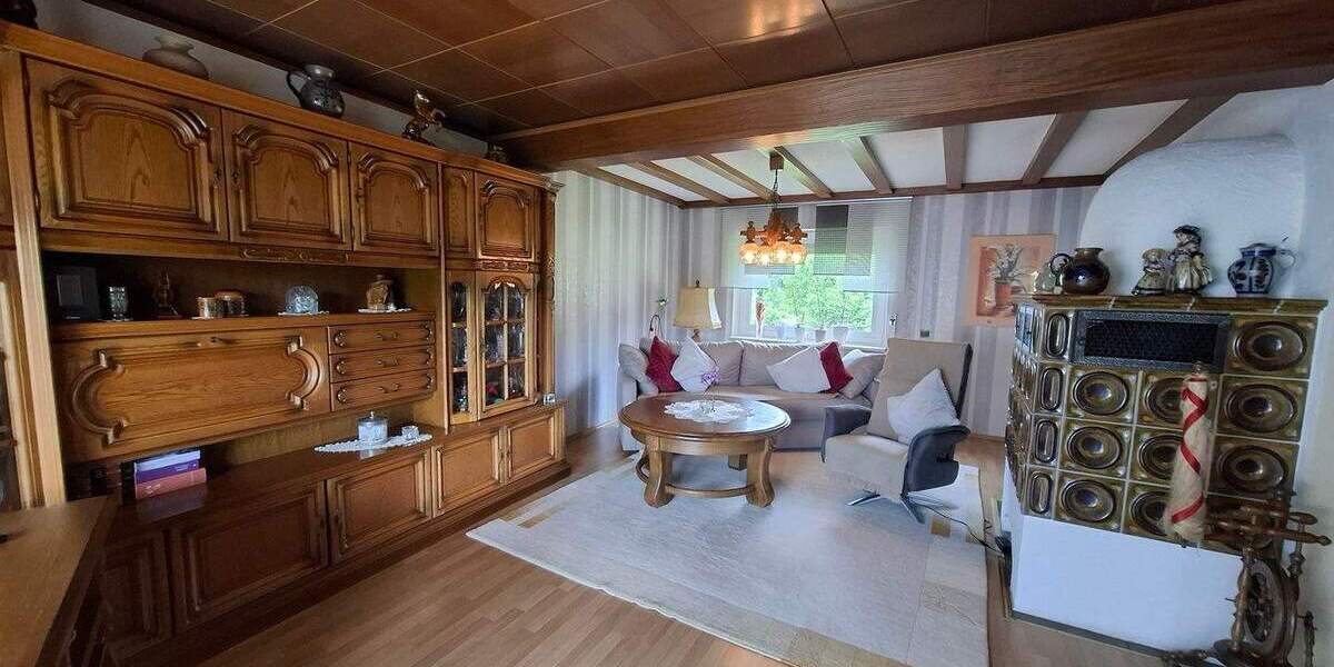 Erweiterbares Bauernhaus mit gepflegten Nebengebäuden, Abrissscheune und optionaler Pachtweide in ruhiger Dorflage! zimmer