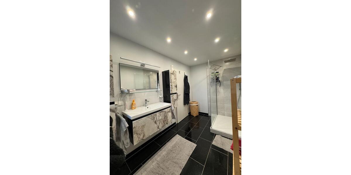 6,5-Zimmer Wohnung in einem Zweiparteienhaus 6.5 zimmer