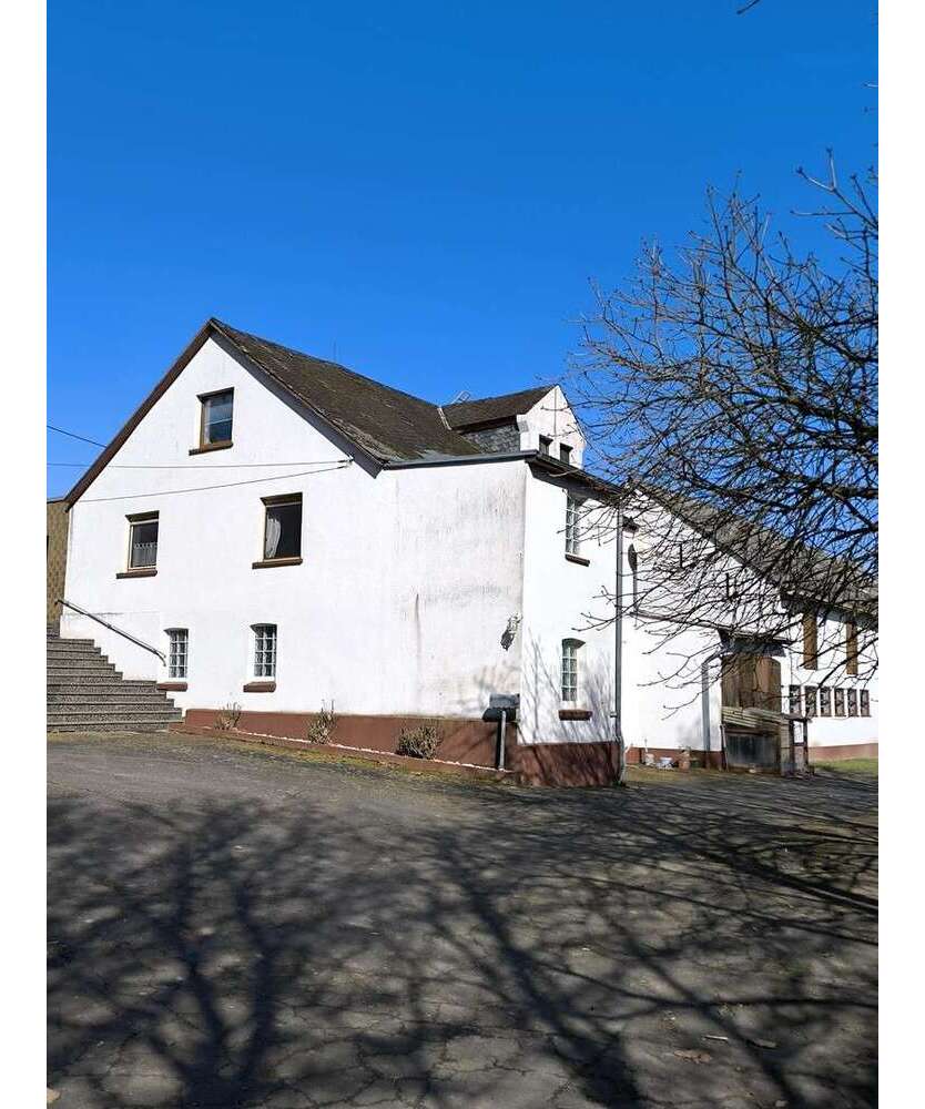 Haus zum Kaufen in Lipporn 240.000 € 180 m²