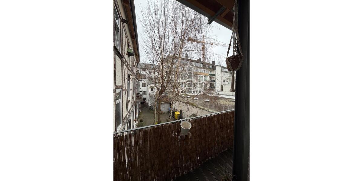 Großzügige 3 ZKB Altbauwohnung mit Balkon in zentraler Lage 3 zimmer