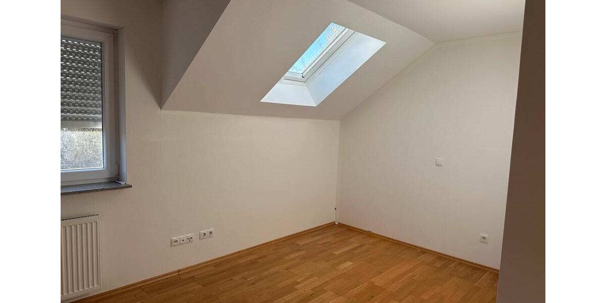 Dachgeschoßwohnung Koblenz Karthause - 3 Zimmer, 140 m&sup2;, 850&euro; | Angebot:24674540