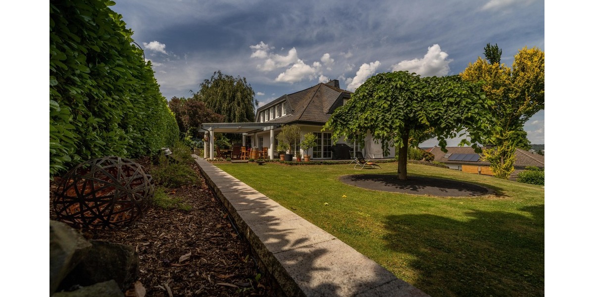 Exklusives Einfamilienhaus mit Garten & Fernsicht - Einfamilienhaus Ebernhahn | Angebot:27108314