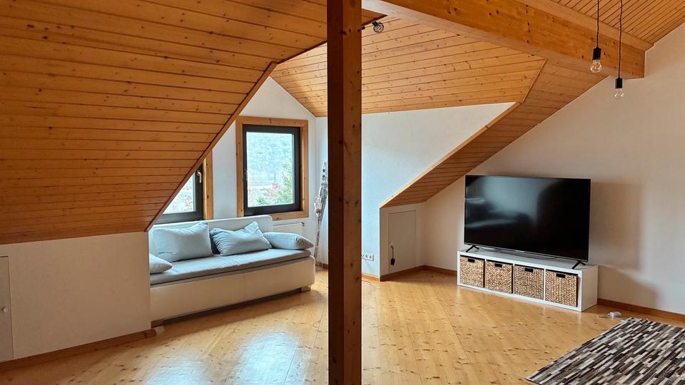 Dachgeschosswohnung mit Rheinblick 1 zimmer