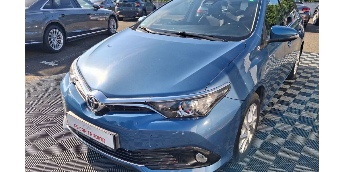 Toyota Auris 103.108 km 9.490 &euro; Altendiez 65624