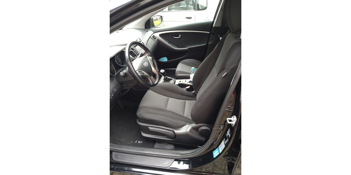 Hyundai i30 93.000 km 8.000 &euro; Koblenz 56068