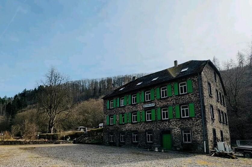Historischer Forellenhof - Naturparadiese, autark und stadtnah