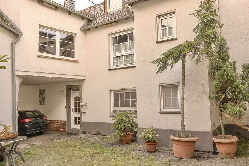 Haus zum Kaufen in Thür 369.000 € 235 m²
