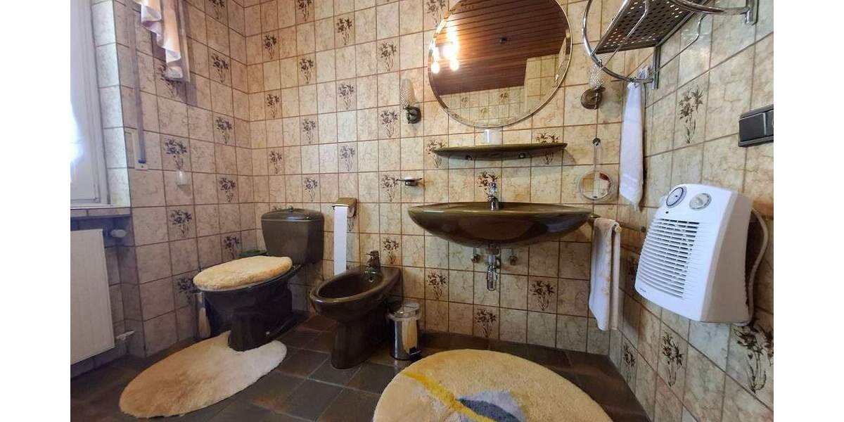 Erweiterbares Bauernhaus mit gepflegten Nebengebäuden, Abrissscheune und optionaler Pachtweide in ruhiger Dorflage! zimmer