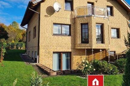 Repräsentatives, verklinkertes Landhaus mit ELW in bevorzugter Wohnlage von Straßenhaus zu verkaufen! 8 zimmer