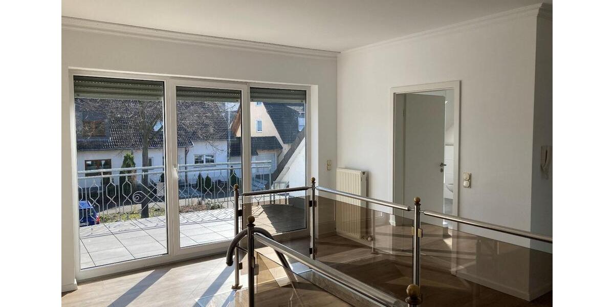 Provisionsfrei: Vielseitiges Wohnhaus mit 3 separaten Eingängen 11 zimmer