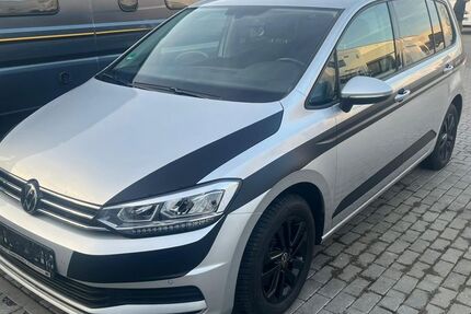 VW Touran 42.200 km 21.980 &euro; Diez 65582