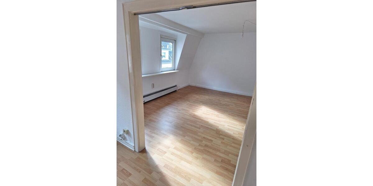Dachgeschoßwohnung Koblenz Bubenheim - 2.5 Zimmer, 75 m&sup2;, 740&euro; | Angebot:25546353