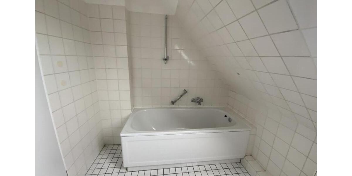 Süße Dachgeschosswohnung auf der Karthause 3 zimmer