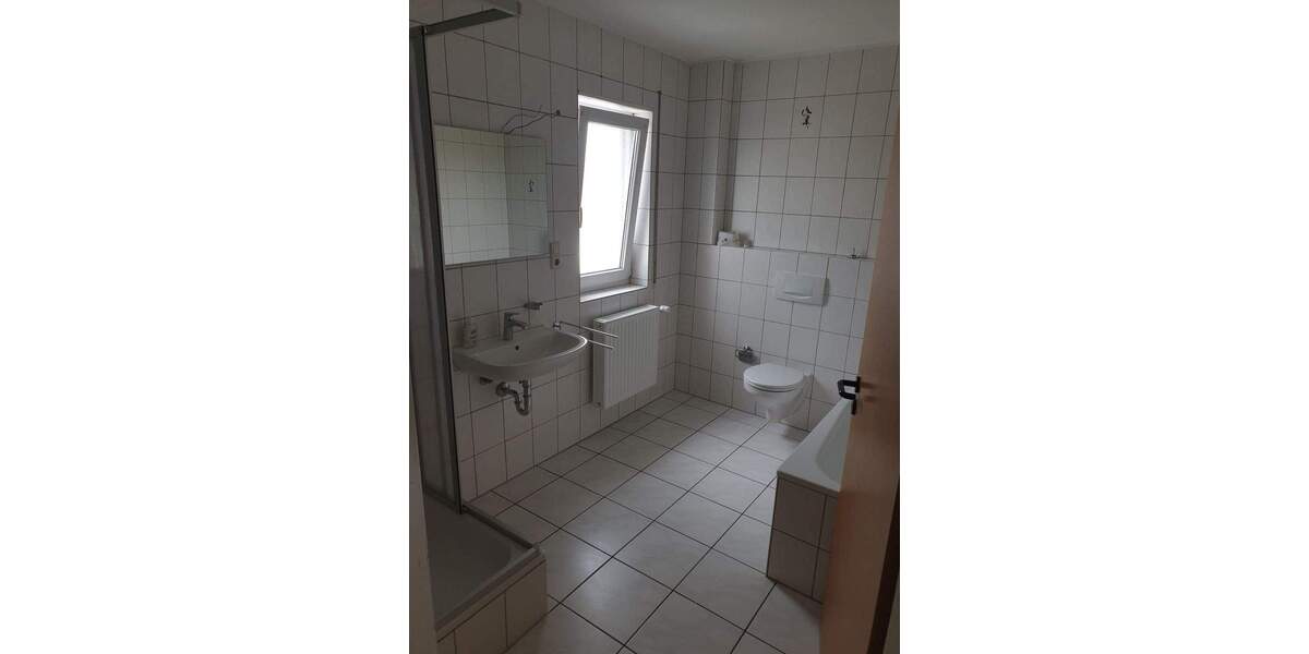 Etagenwohnung Weißenthurm - 4 Zimmer, 98 m&sup2;, 830&euro; | Angebot:25680270