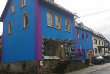 Zwei sanierungsbedürftige Häuser mit Entwicklungspotenzial 6 zimmer