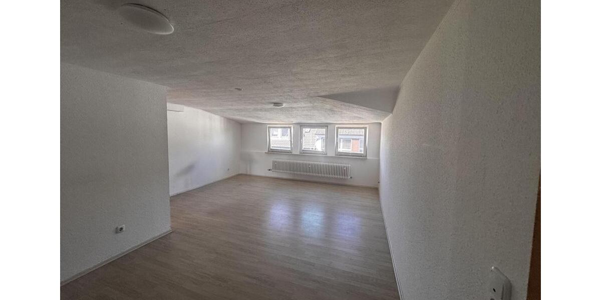 Dachgeschoßwohnung Neuwied - 6 Zimmer, 150 m&sup2;, 1.300&euro; | Angebot:26412451