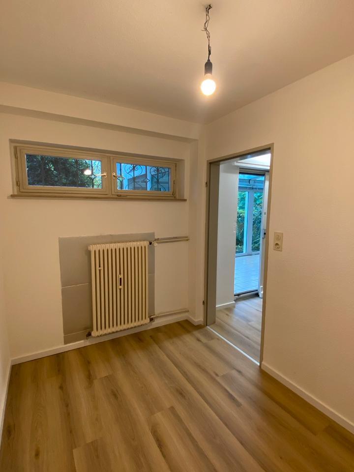 Helle frisch renovierte 2,5 ZKB Wohnung zu vermieten zimmer