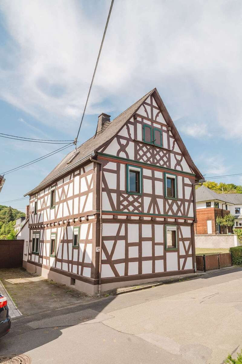 Haus zum Kaufen in Brey 179.900 € 160 m² 11 zimmer