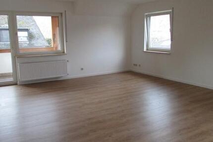 DieblichMosel: 3 ZKB-Wohnung mit zwei Balkone und Garage. 3 zimmer