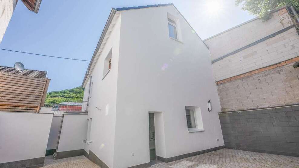 Haus zum Kaufen in Rheinbrohl 320.000 € 286 m²