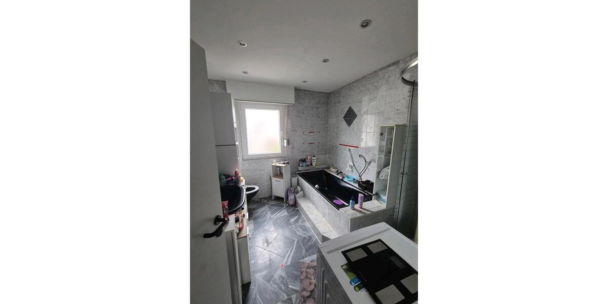 Dachgeschoßwohnung Urmitz - 4 Zimmer, 100 m&sup2;, 1.100&euro; | Angebot:26688019
