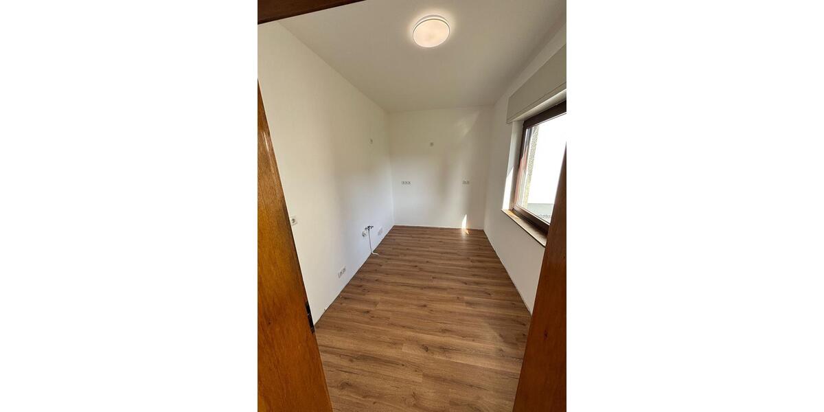 Erdgeschoßwohnung Großmaischeid - 4 Zimmer, 100 m&sup2;, 1.000&euro; | Angebot:26691420