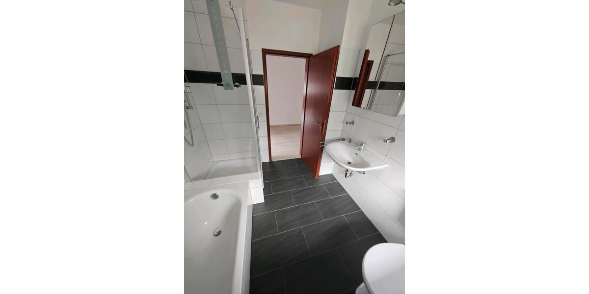 Erdgeschoßwohnung Neuwied Block - 3 Zimmer, 98 m&sup2;, 1.450&euro; | Angebot:26040607