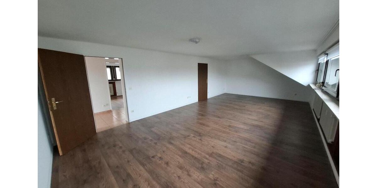 Dachgeschoßwohnung Bendorf - 3 Zimmer, 83 m&sup2;, 740&euro; | Angebot:25750546