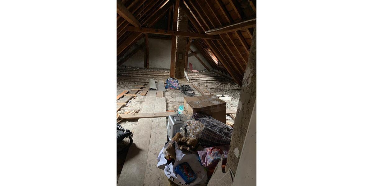 Zwei sanierungsbedürftige Häuser mit Entwicklungspotenzial 6 zimmer