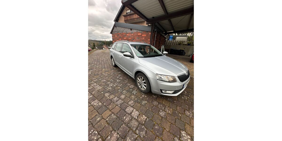 Skoda Octavia 97.000 km 9.990 &euro; Trimbs 56754