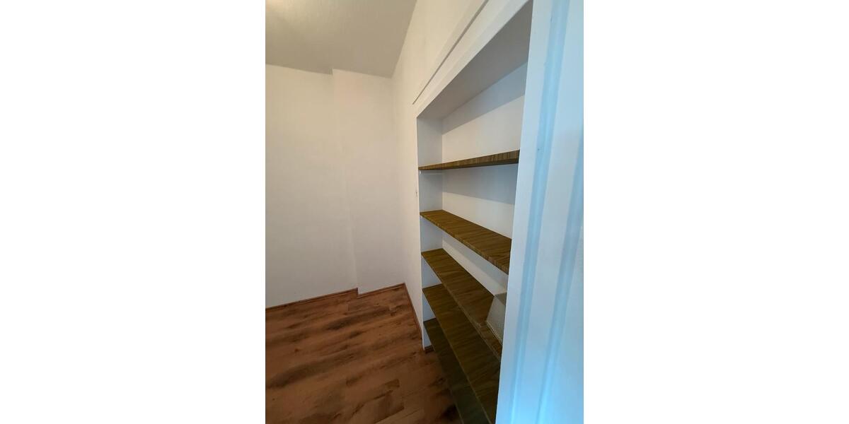 Etagenwohnung Singhofen - 5 Zimmer, 120 m&sup2;, 1.000&euro; | Angebot:26592201