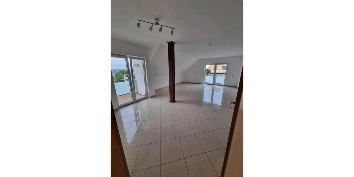 Dachgeschoßwohnung Neuwied Feldkirchen - 3 Zimmer, 116 m&sup2;, 1.050&euro; | Angebot:25362446